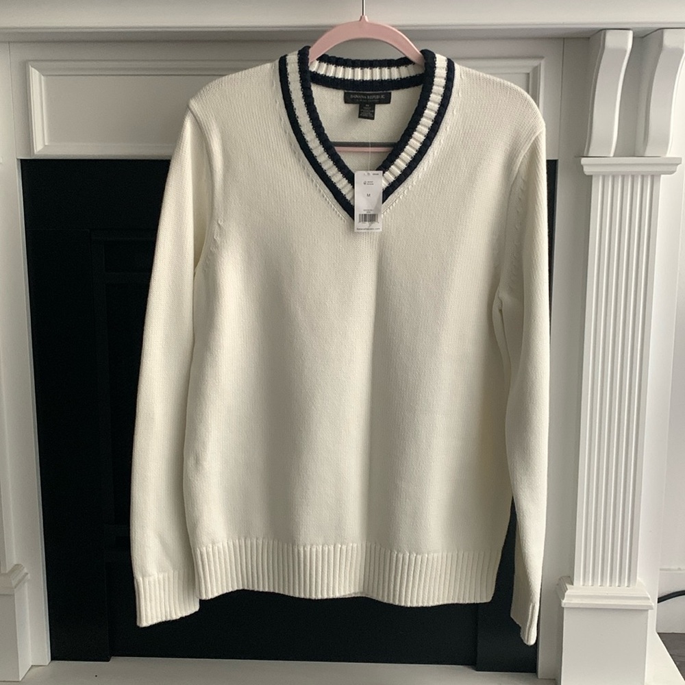 Banana Republic white V’Neck Sweater